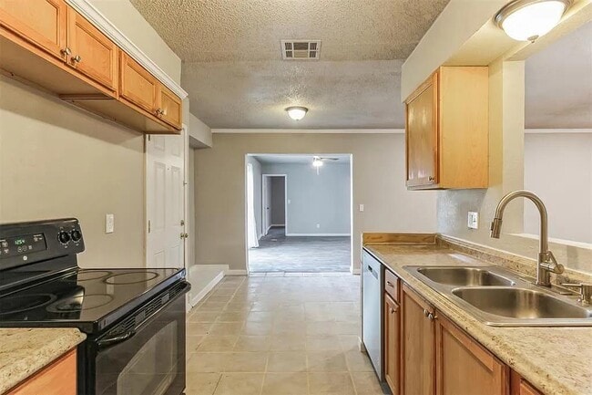 109 W Shadywood Dr