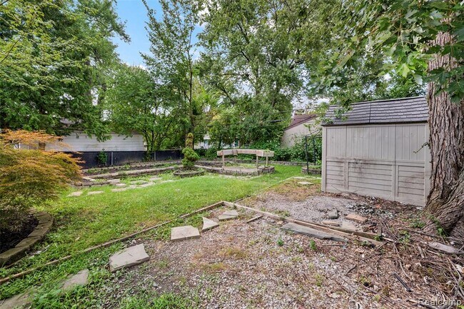 Photo - 1674 Eaton Rd