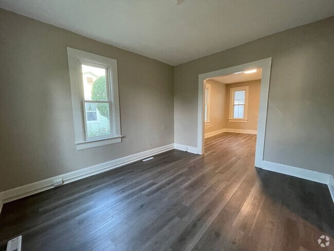 Building Photo - Completely Remodeled Lower 2 Bedroom Apart... Rental