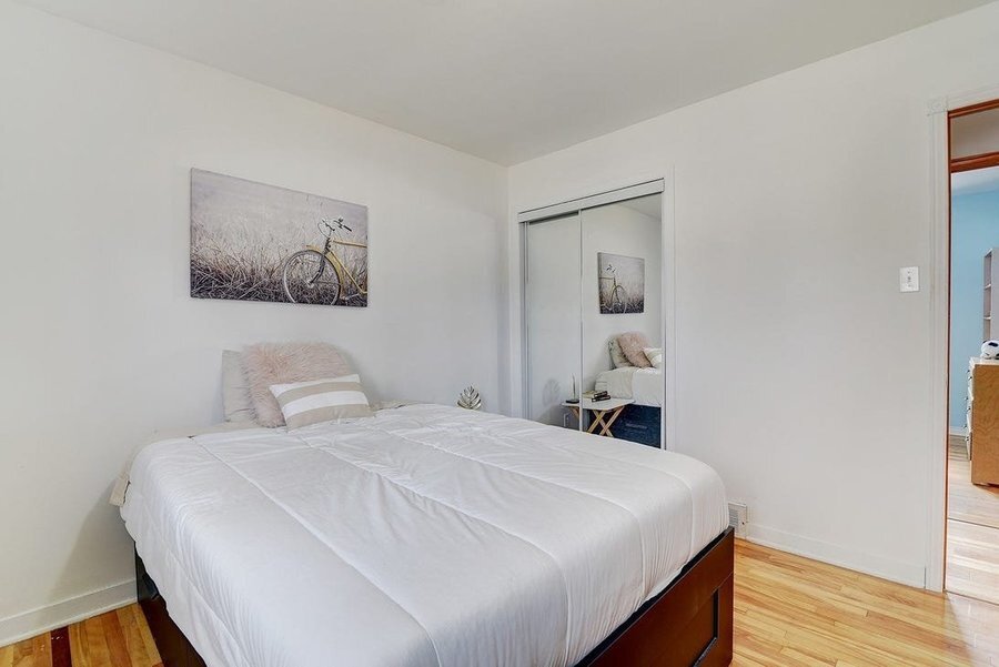 Photo - 7731 Broadway