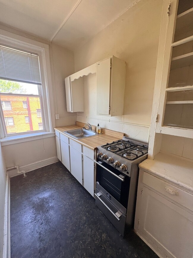 Photo - 1611 Hampton Blvd Unit B8