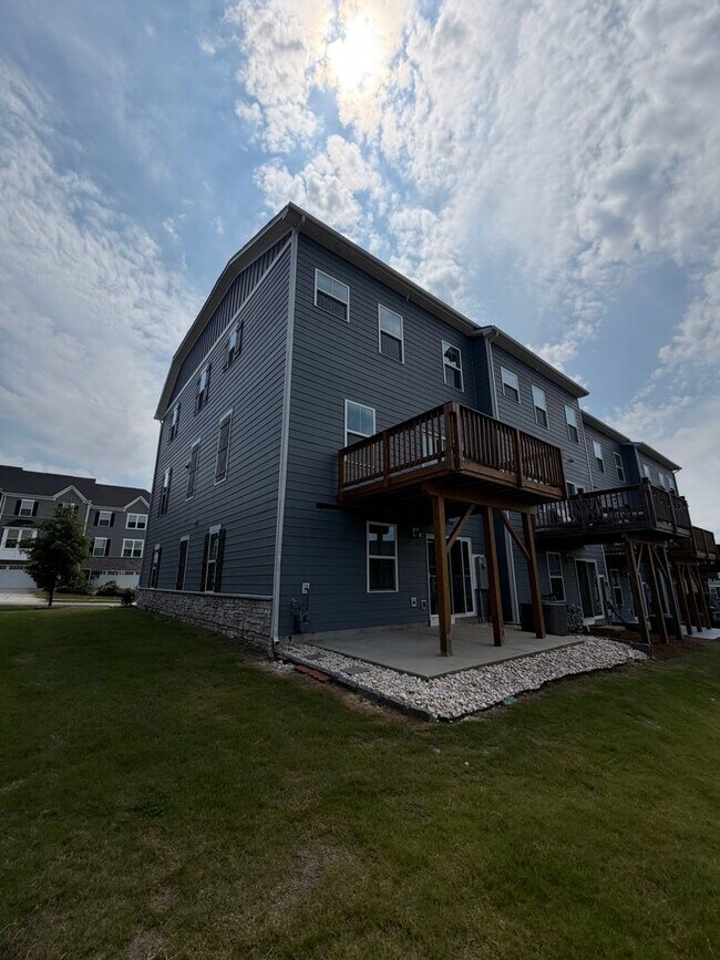 Photo - 921 Portrush Ln