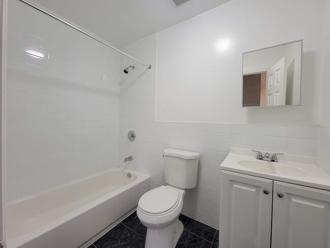 Photo - 43 W 177th St