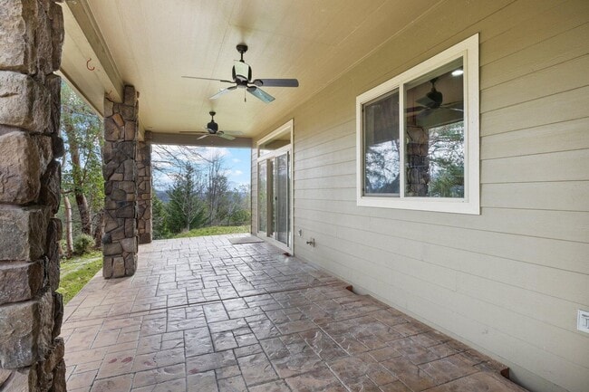 Photo - 5BED 4BATH - Beautiful Home with a Gorgeou...