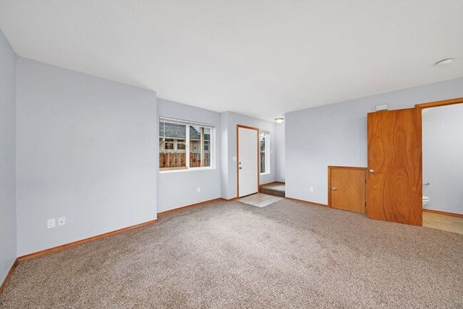 Photo - Beautiful 2 bedroom townhouse. Available February!