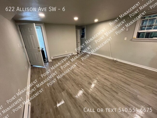 Building Photo - 622 Allison Ave SW Unit 6