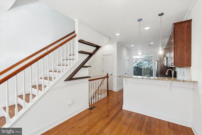 Photo - 1913 Titan St