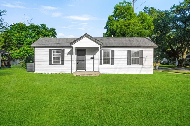 Building Photo - Historic Home in Central Pearland