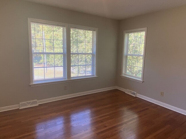 Photo - Beautiful 4 Bedroom, 2 Bath House Convenie...