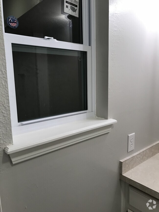 Building Photo - 1804 SE 8th St Rental