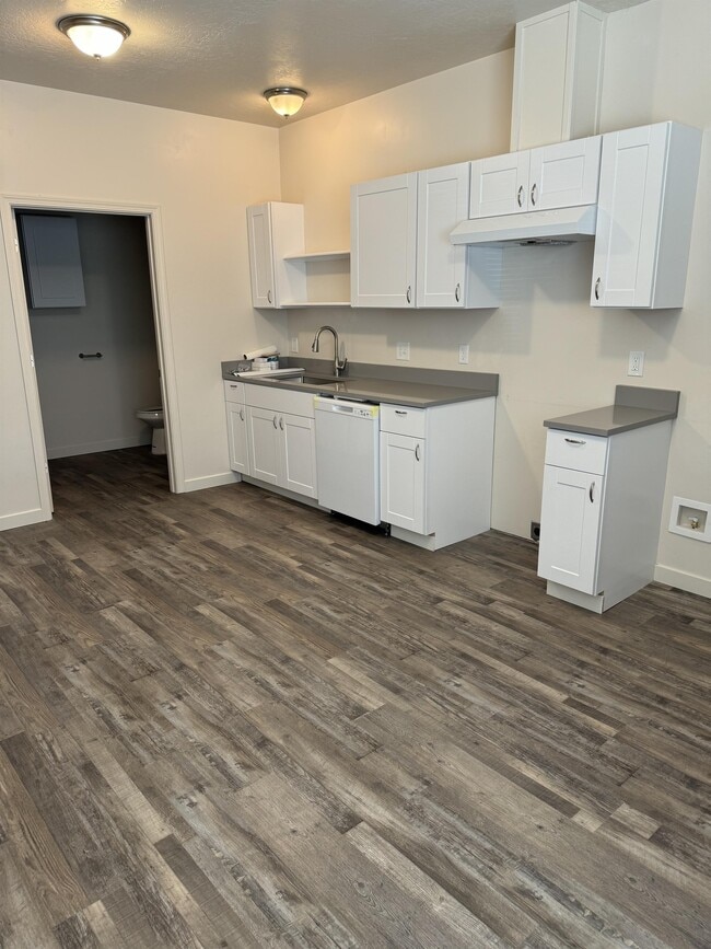 Photo - 309 E Grove Ave