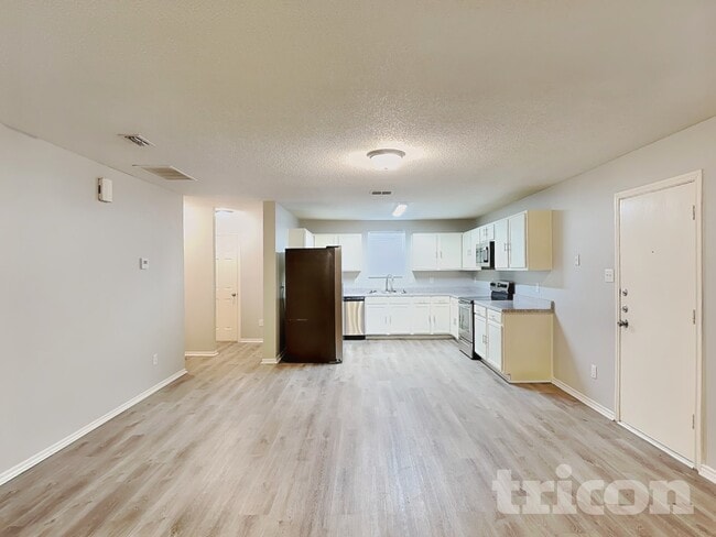 Photo - 2904 Crimson Clover Dr