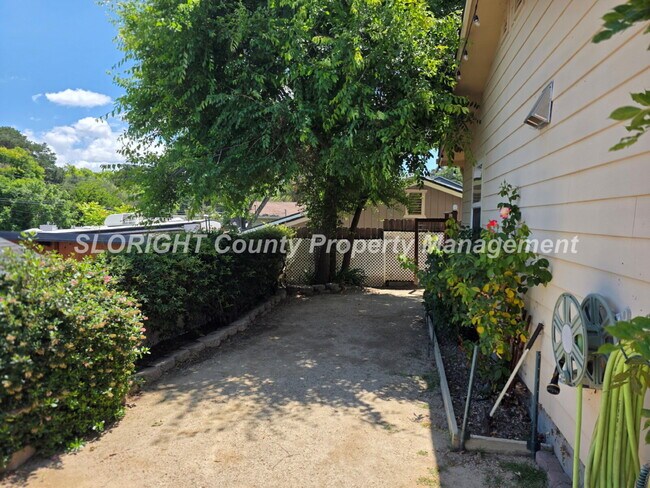 Photo - AVAILABLE NOW - 2 Bed/ 1 Bath Atascadero Home