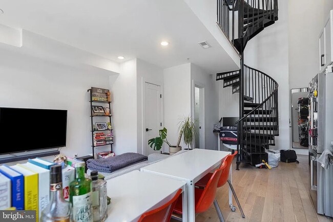 Photo - 3916 14th St NW Unidad 5