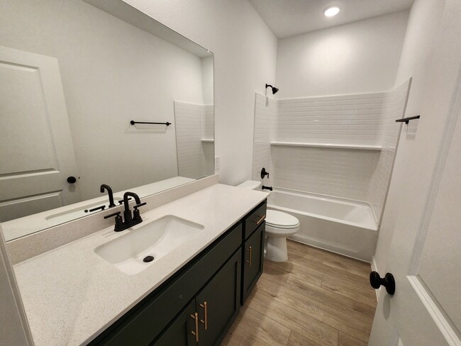 DOWNSTAIRS BATHROOM - 634 Redwood Way