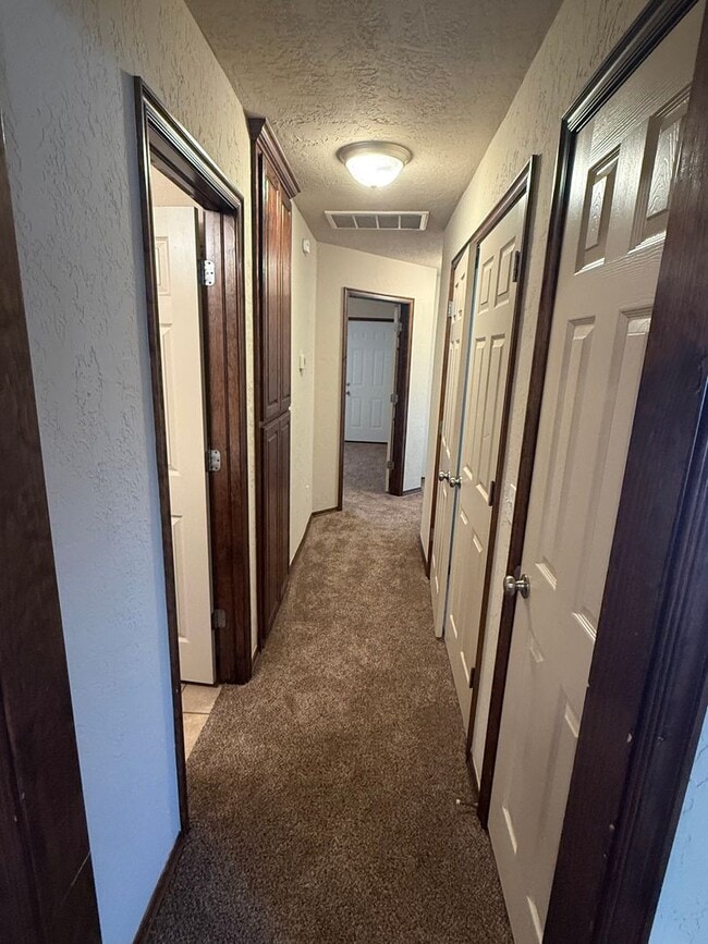 Photo - 3 bed duplex. New carpet, great kitchen Island and a fenced backyard in Moore schools!