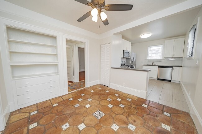 Building Photo - 4056 Piedmont Ave Unit 16 Glen