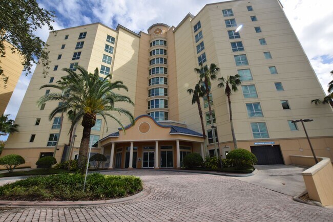 Photo - 375 Emerson Plz