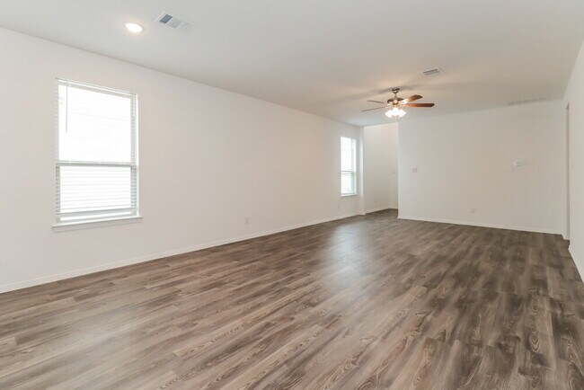 Photo - 16623 Spirit St