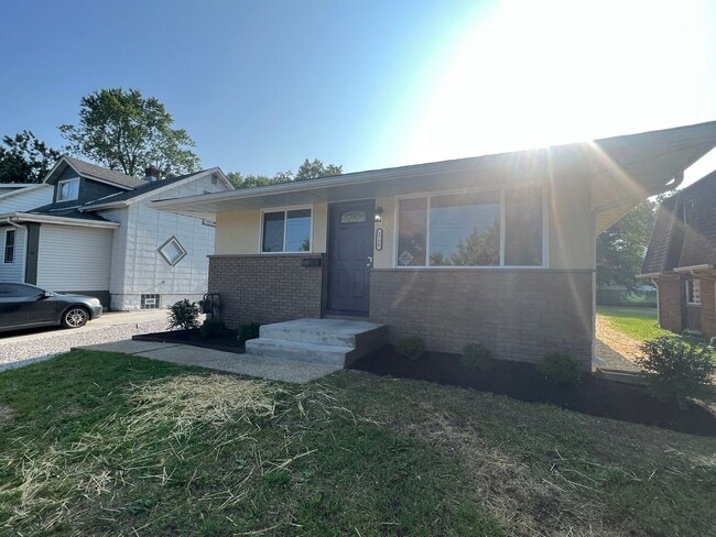 Photo - Renovated Spacious 4 Bedroom Home Available for Pre-Lease!