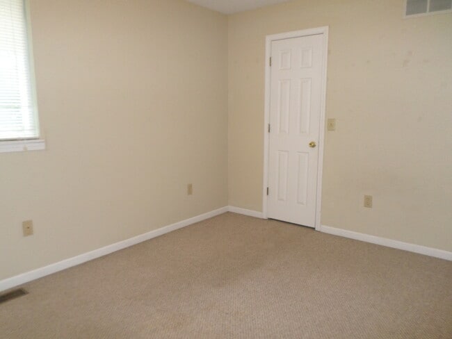 Photo - 4 bed 2 bath on Quiet Street