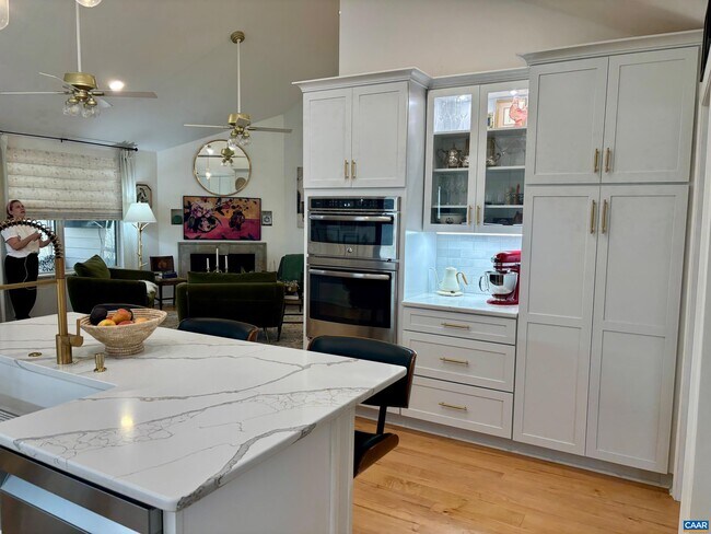 Photo - 292 Blackthorn Ln