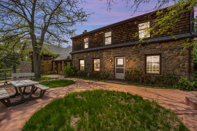 Photo - 850 Shelton Rd