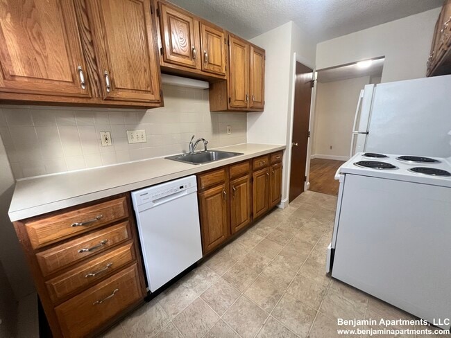 Photo - 11 Brattle Dr Unit 2