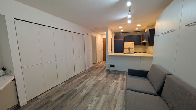 Building Photo - Experience Capitol Hill Living: Studio in Park Summit W/Washer and Dryer! Unit S-212