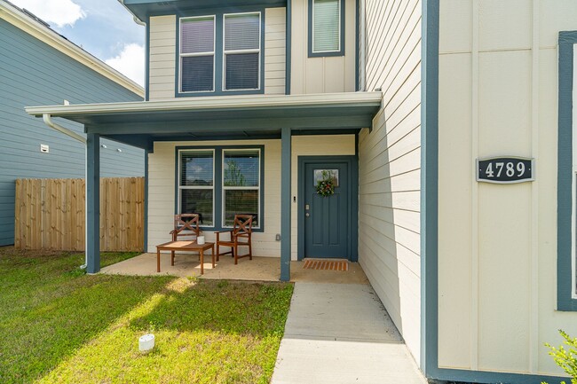 Photo - Immaculate 4-bedroom 3.5 bath Home in Fayetteville! Pre-Leasing for Fall Semester!