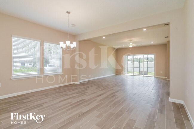 Photo - 33 Martello Dr