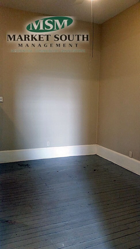 Photo - 308 E Waldburg St Unit Lower Back