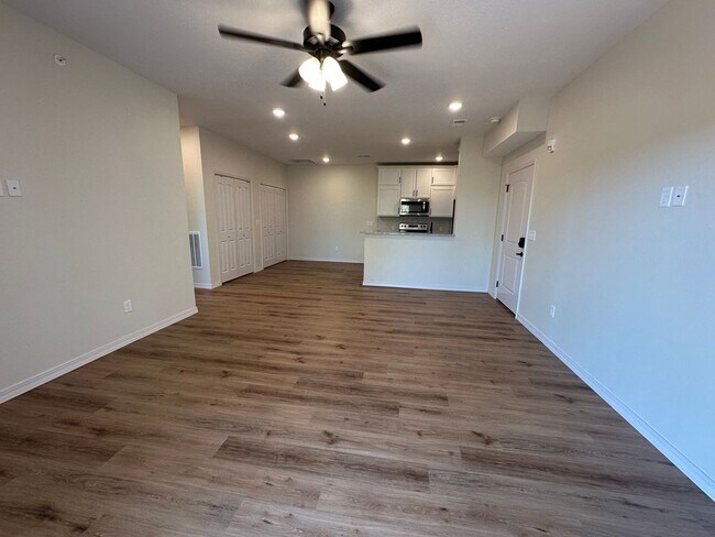 750 Windsor court Unidad GQ 104