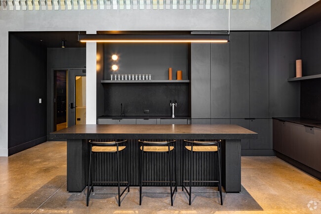Lounge Bar - Straits Row