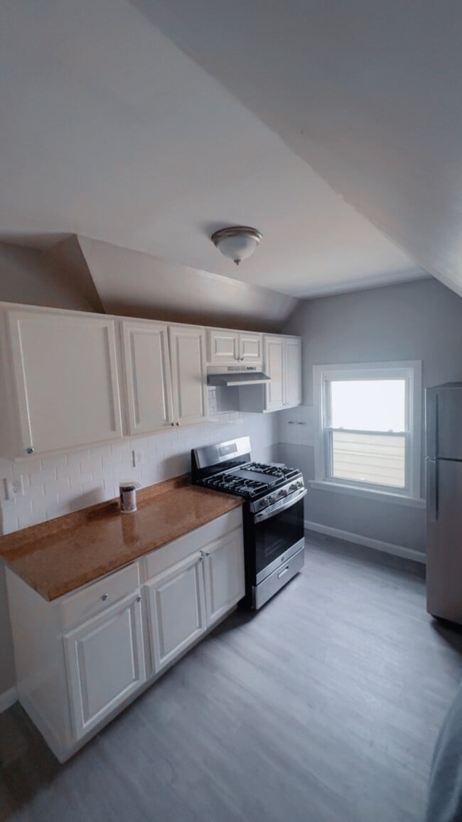 Building Photo - 93 Carnegie Ave Unit 3rd Floor