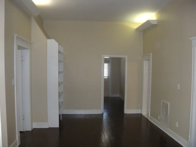 Photo - 915 W 23rd St