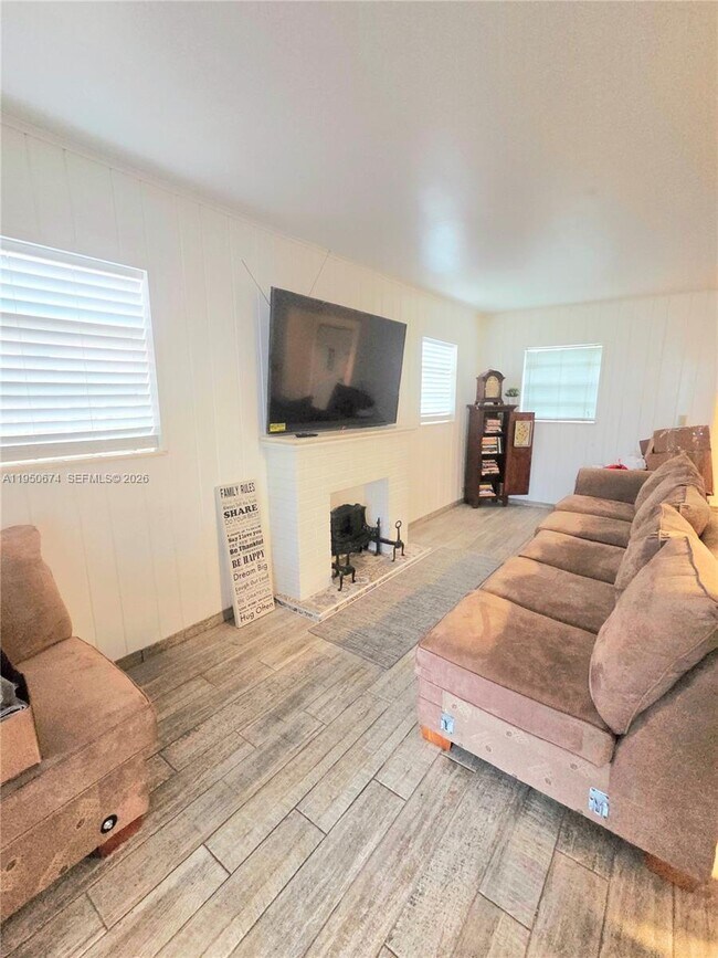 Photo - 1990 NE 183rd St