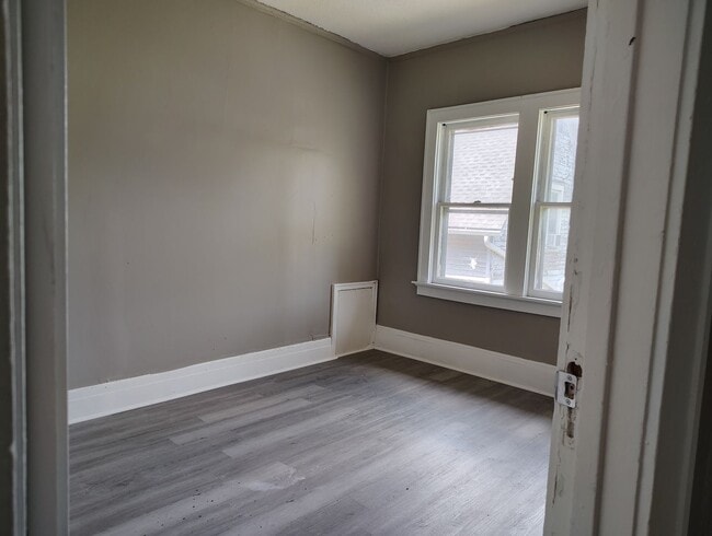 Building Photo - 2338 N 15th St Unit Upper Rear
