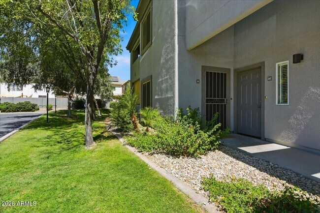 7401 W Arrowhead Clubhouse Dr Unidad 2083