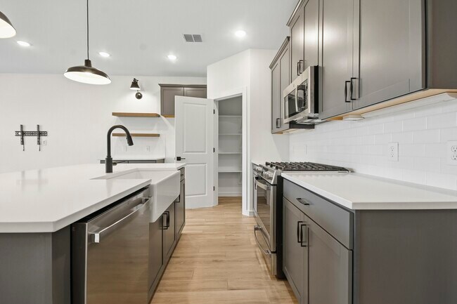 Photo - 8427 Bay Rdg Cir