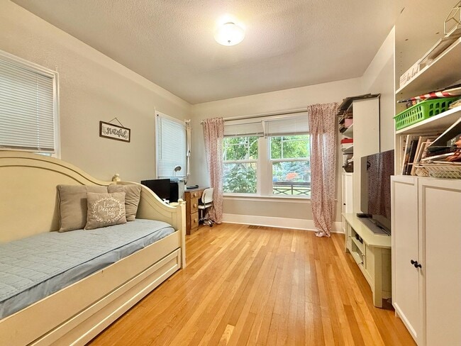 Photo - 342 W Chapman Ave