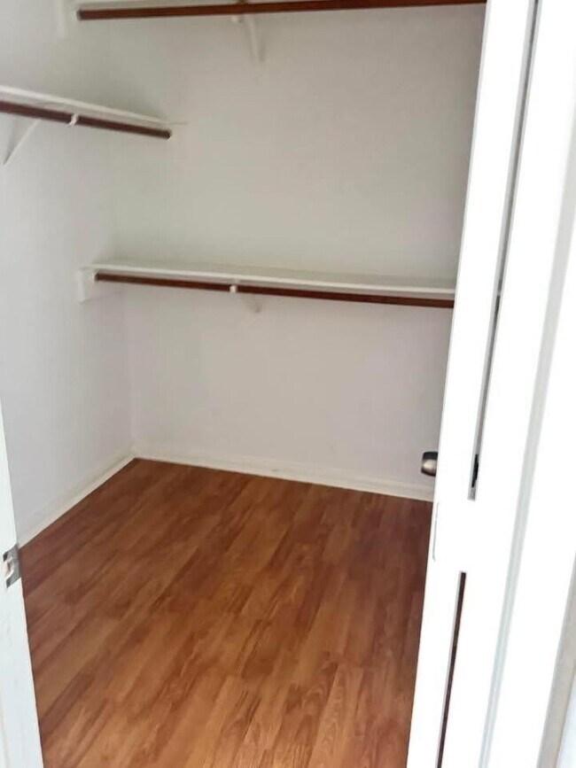 Building Photo - 3922 Davenport St Rental