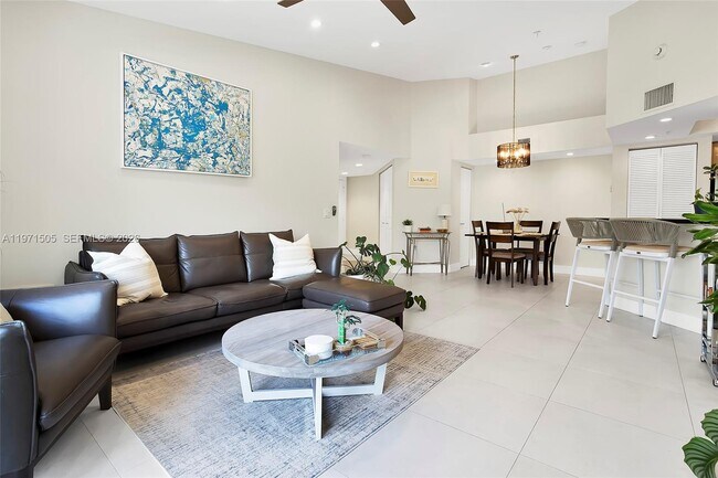 Photo - 2009 SE 10th Ave Unit 322