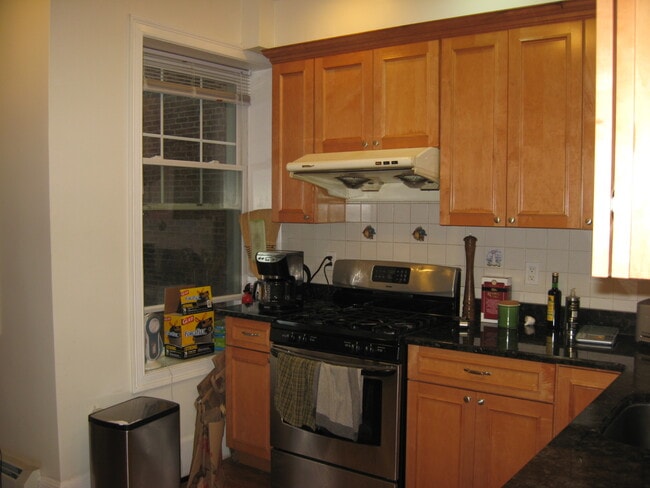 Building Photo - 88 Pleasant St Unit 2
