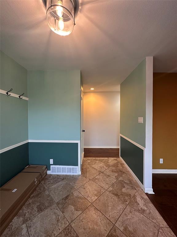 Photo - 6602 Willamette Dr