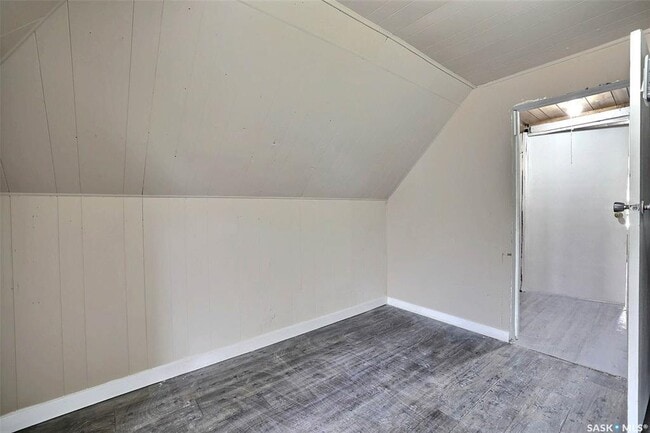 Photo - 1945 St John St