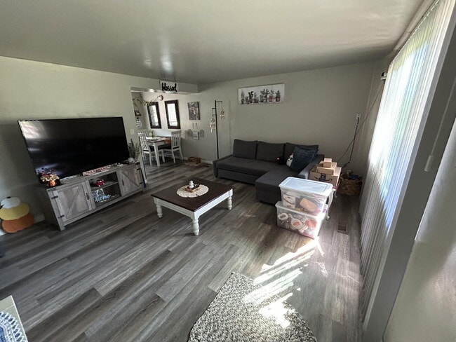 Photo - "Charming 2-Bed Oasis with 900 Sq Ft of Comfort in Washington Terrace!" Unidad #6