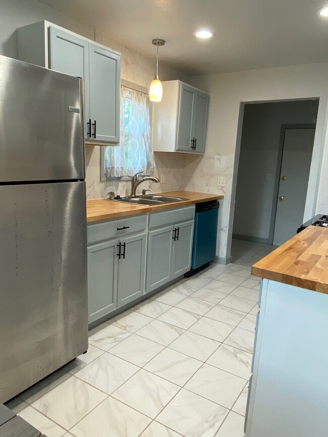 Photo - 315 W Lilac Ln