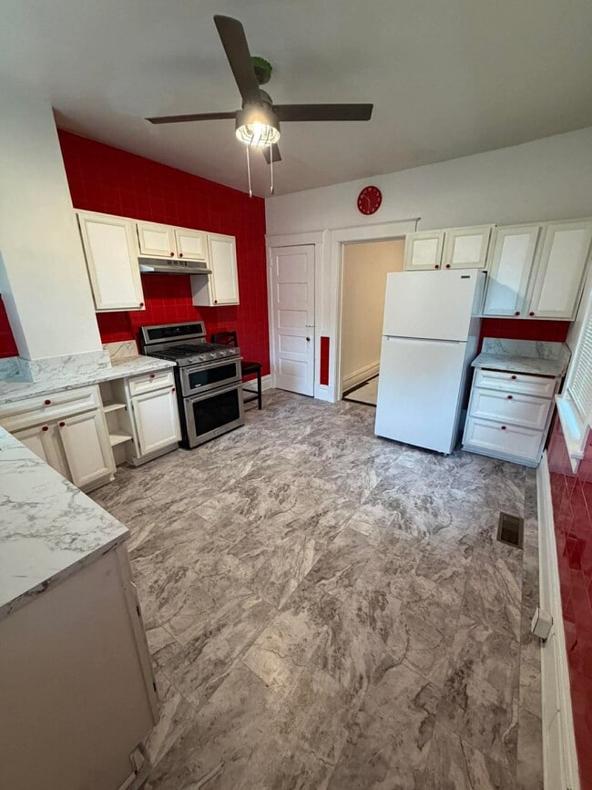 Photo - 3339 Webster Ave