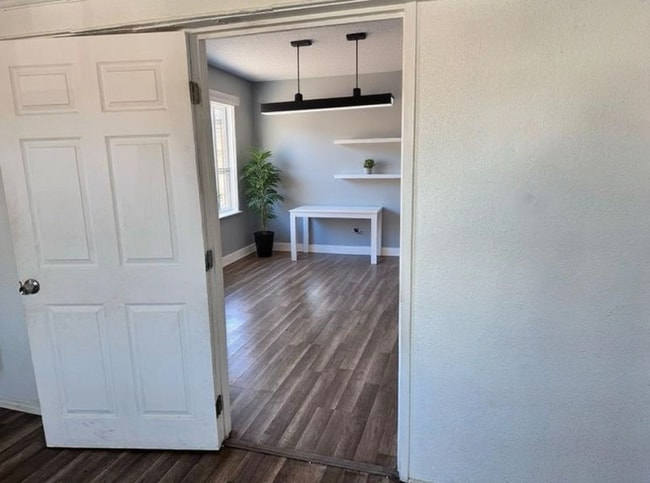 Photo - 822 W 42nd Pl Unit 822 1.5